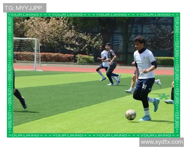 我们班的足球明星展现青春风采与团队精神的精彩瞬间